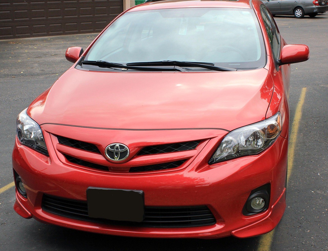Toyota Corolla 停喺 In-N-Out 得來速取餐窗口（示意圖）