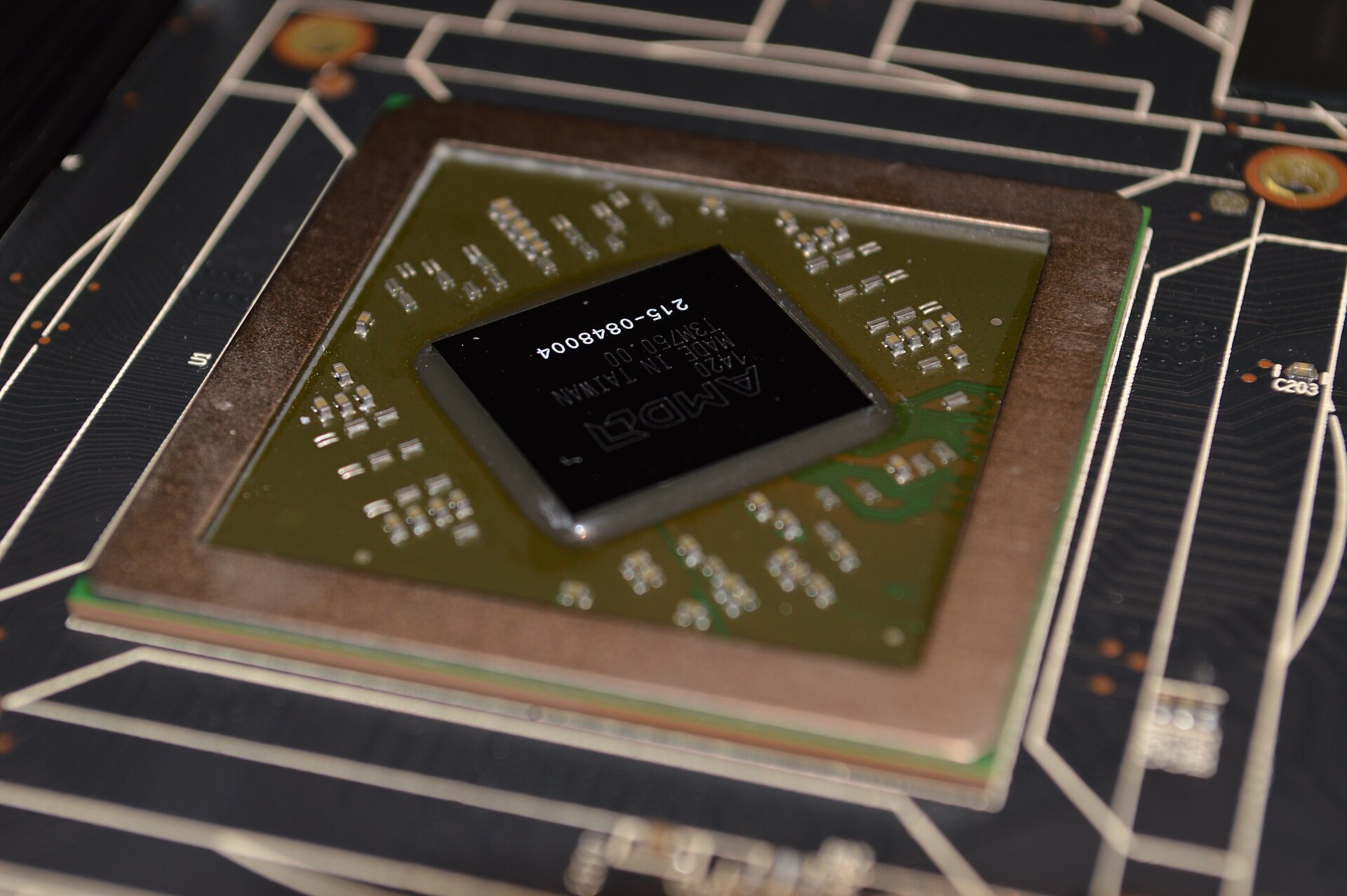 數據中心機架入面嘅單張 GPU 圖形卡（示意圖）