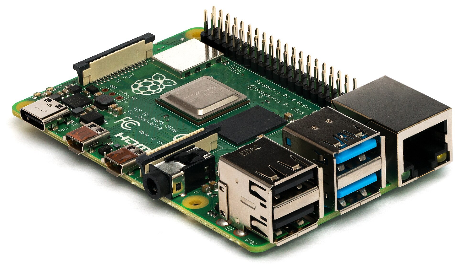 開發者工作檯上嘅 ESP32 開發板、樹莓派同 USB-C 連接器，用跳線連接（示意圖）